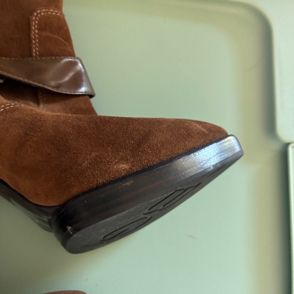 New BCBG Taupe brown tan Suede Slouch mid  HighHeeled Boots Y2K style 7.5 - Picture 9 of 16